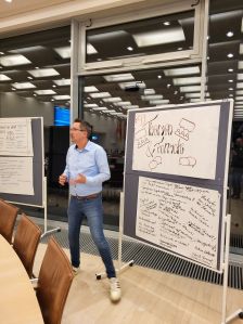 Ansprechpartner Carlos Tomé referiert